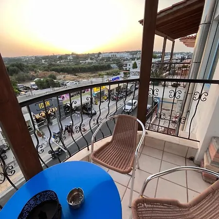 Centre Small * خيرسونِسوس